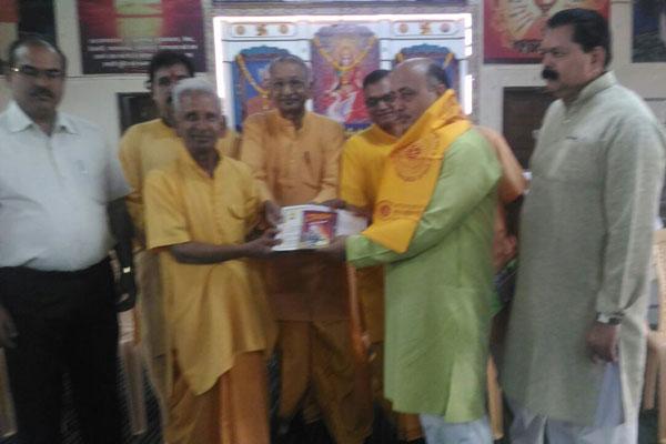 Sh. Balveer Singh Guleria (Principal, Maharishi Vidya Mandir, Ratanpur) awarded 'Pandit Shri Ram Sharma Utkrisht Shikshak Sammaan' organised by Akhil Vishav Gayatri Parivar Shantikunj, Haridwar.